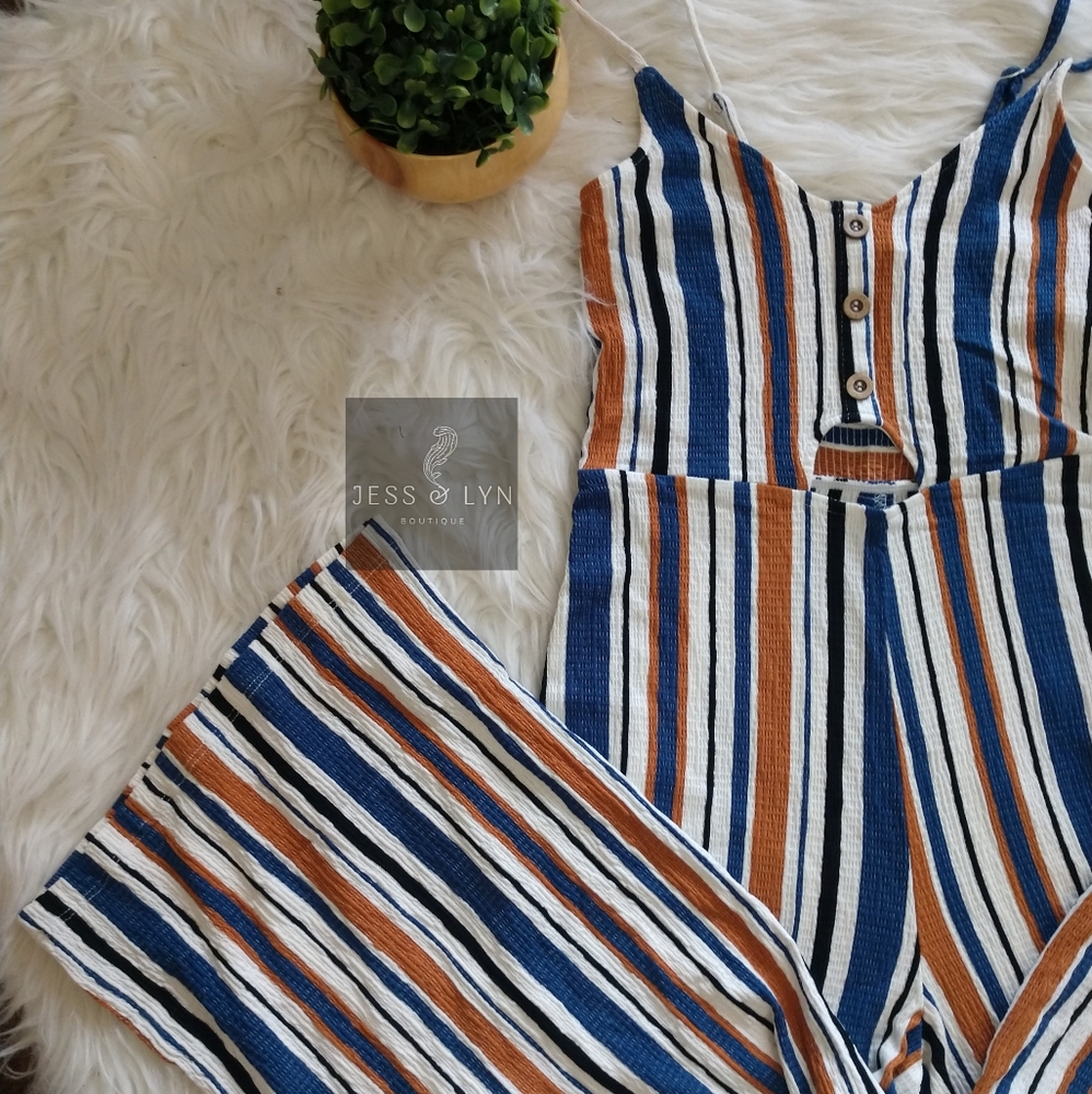 🆕 Striped Jumpsuit w/Keyhole Detail - Picture 8 of 17